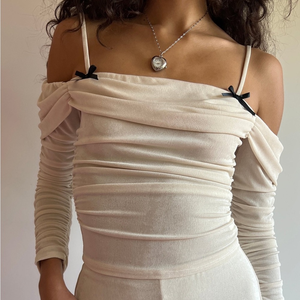 Lisa Says Gah Rosa Off Shoulder Top in Vanilla